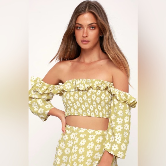 Faithfull the Brand Tops - Faithfull the brand Sybil washed green floral print off shoulder crop top size 4